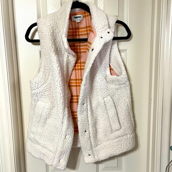 arizona Jackets & Blazers - Soft white furry vest with plaid pastel lining. Small petite